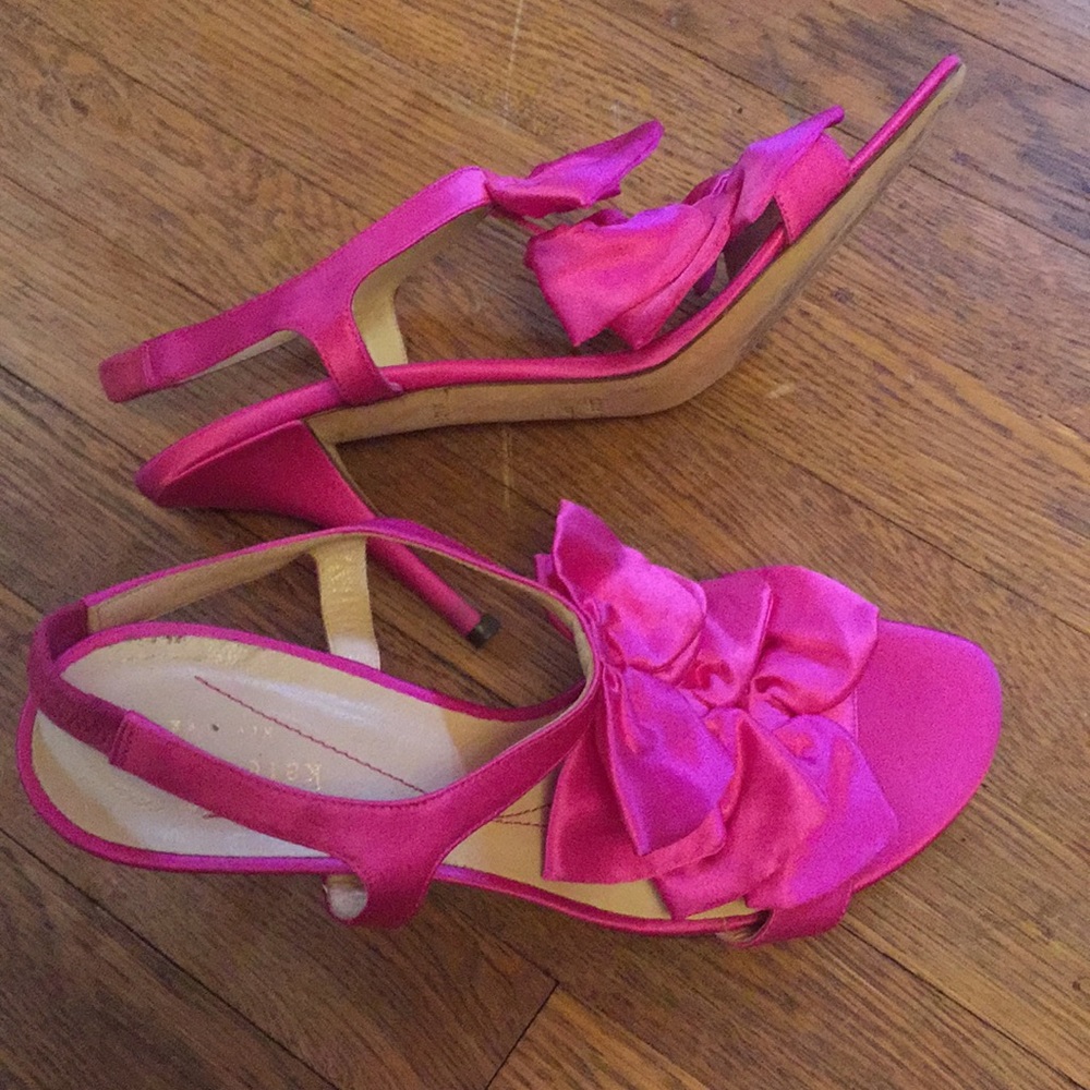 Adorable Kate Spade hot pink sandals with bows.